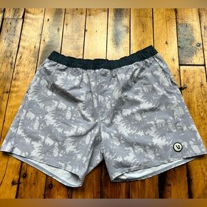 Vuori Men’s XL Cape Shorts Gray Unlined Athletic Training 6" inseam V369